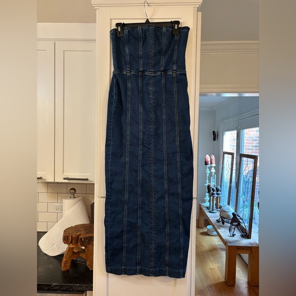 new Reformation Anais strapless denim paneled stretch midi dress in denim blue - Picture 3 of 6